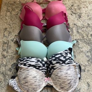 6 bras total: 4 Victoria’s Secret/PINK bras, 1 maiden form, 1 DKNY.